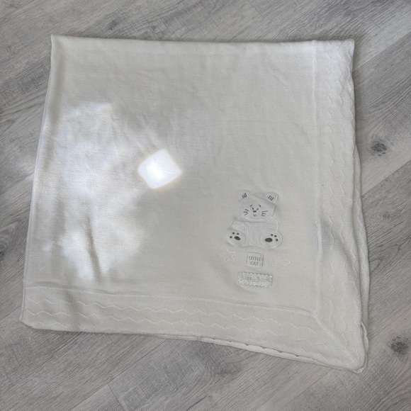 Debenhams Babble Boom Little Cat Embroidered White Knit Baby Blanket - Picture 17 of 17